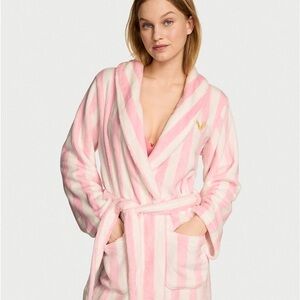Victoria’s Secret Pink and White Striped Women's cozy Robe